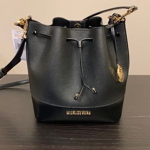 Brand new Michael Kors - medium Trista Bucket bag